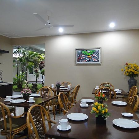Gondia Guesthouse Джакарта Екстериор снимка
