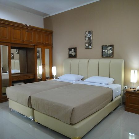 Gondia Guesthouse Джакарта Екстериор снимка
