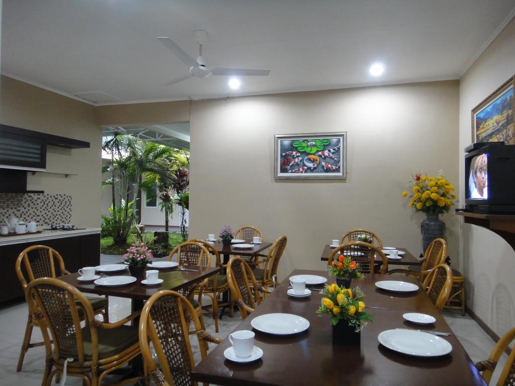 Gondia Guesthouse Джакарта Екстериор снимка