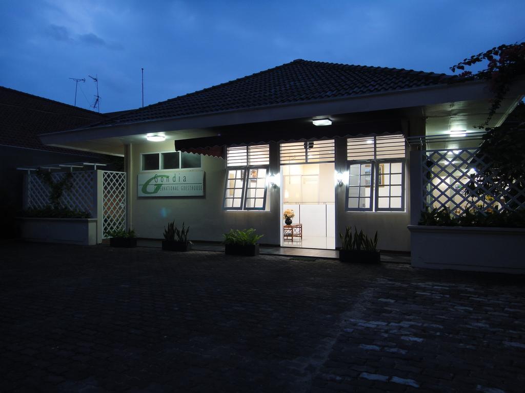Gondia Guesthouse Джакарта Екстериор снимка