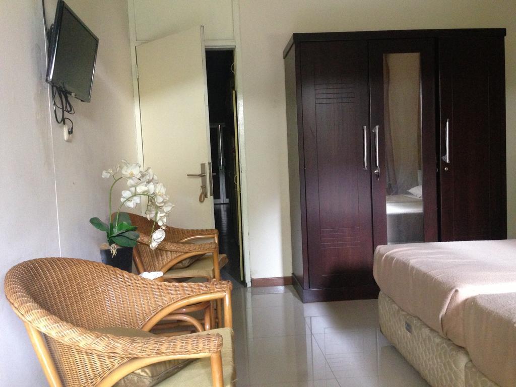 Gondia Guesthouse Джакарта Стая снимка