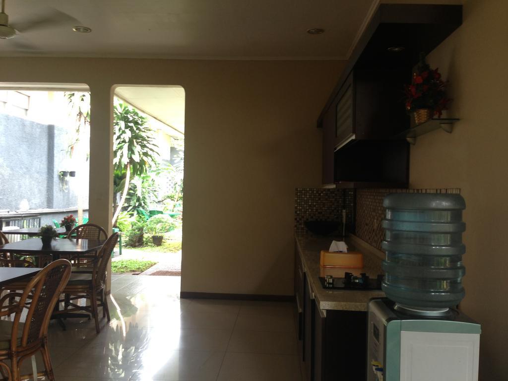 Gondia Guesthouse Джакарта Екстериор снимка