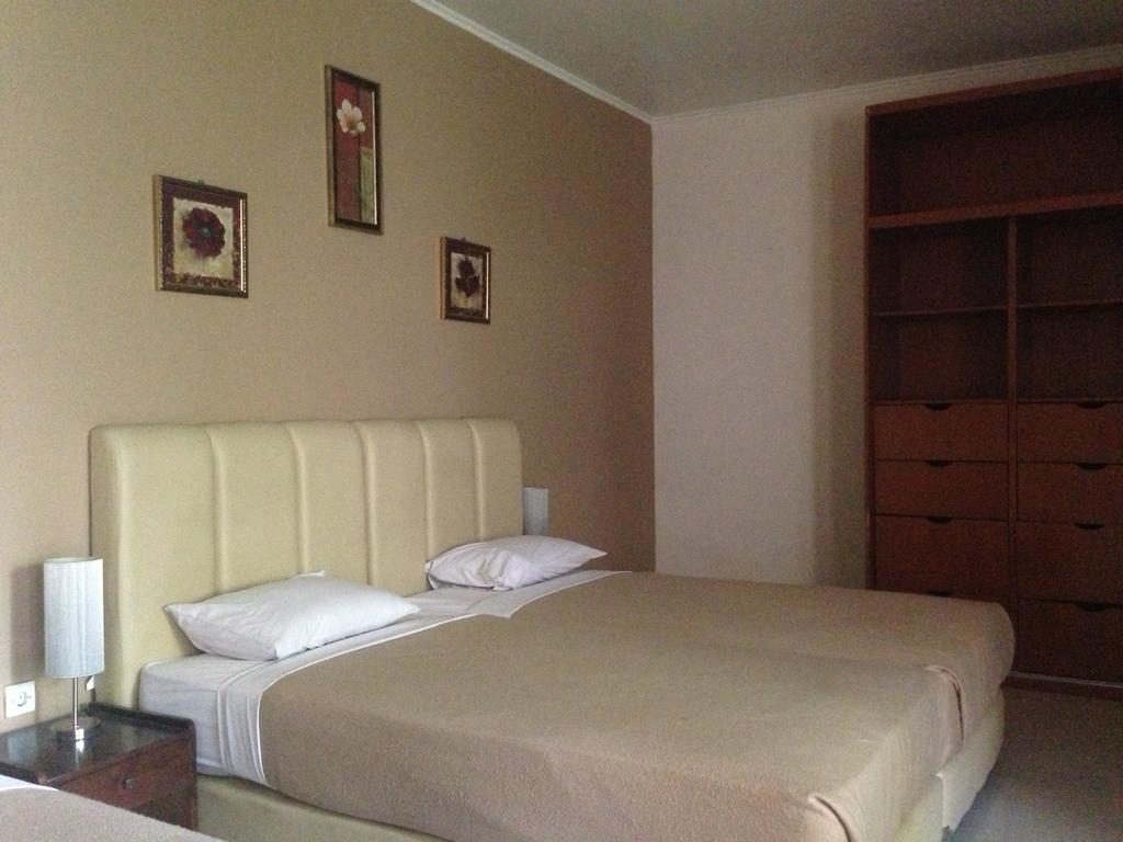 Gondia Guesthouse Джакарта Стая снимка
