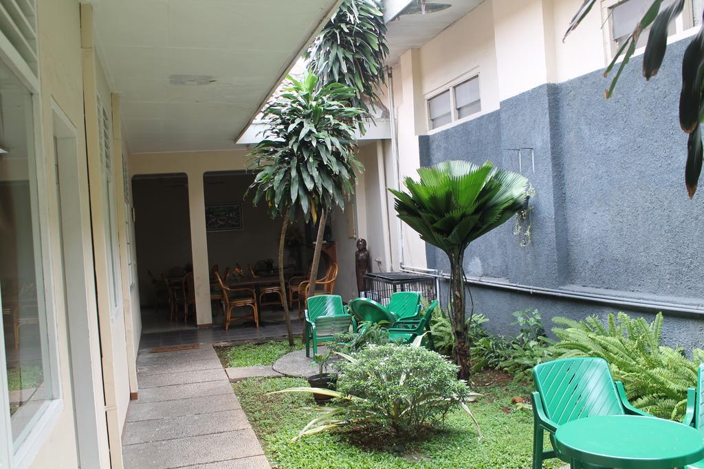 Gondia Guesthouse Джакарта Екстериор снимка