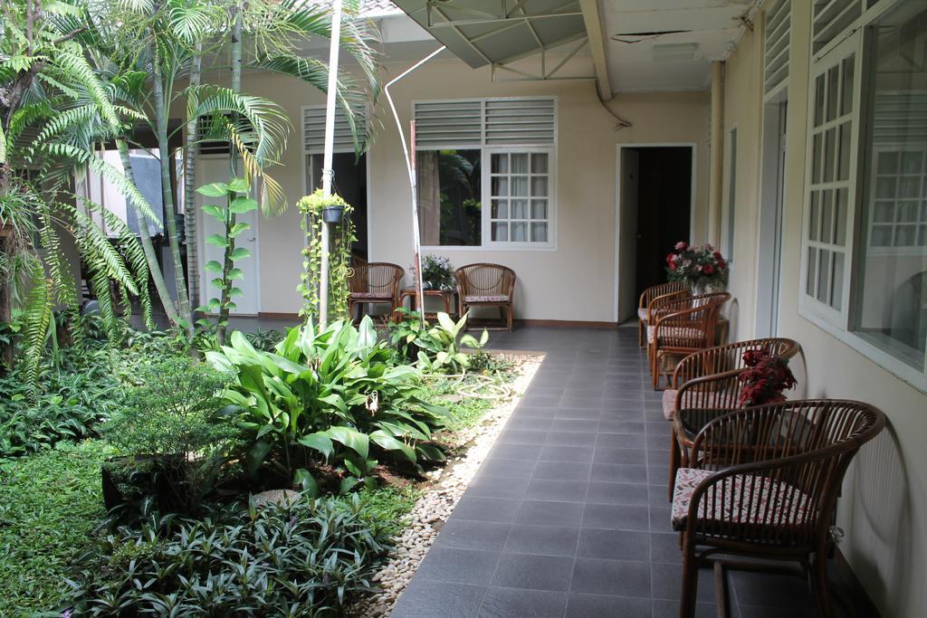 Gondia Guesthouse Джакарта Екстериор снимка