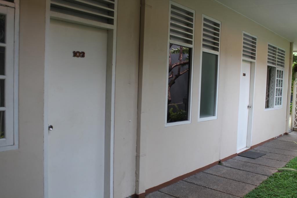 Gondia Guesthouse Джакарта Стая снимка