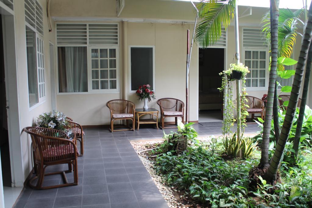 Gondia Guesthouse Джакарта Екстериор снимка
