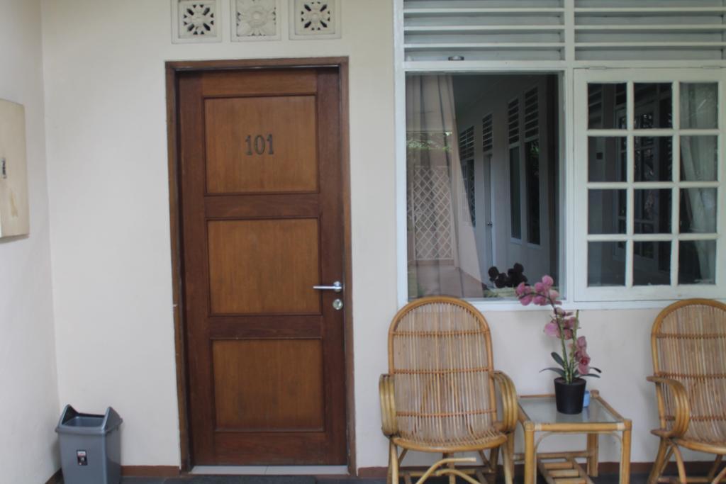 Gondia Guesthouse Джакарта Стая снимка