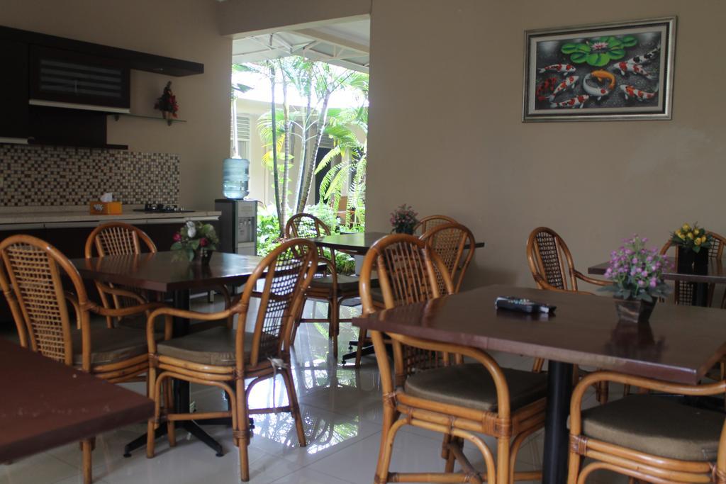 Gondia Guesthouse Джакарта Екстериор снимка