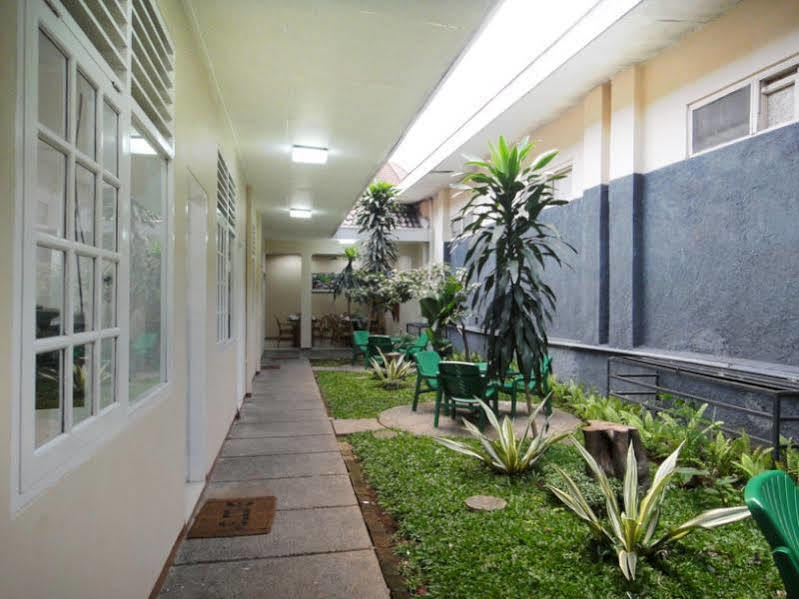 Gondia Guesthouse Джакарта Екстериор снимка