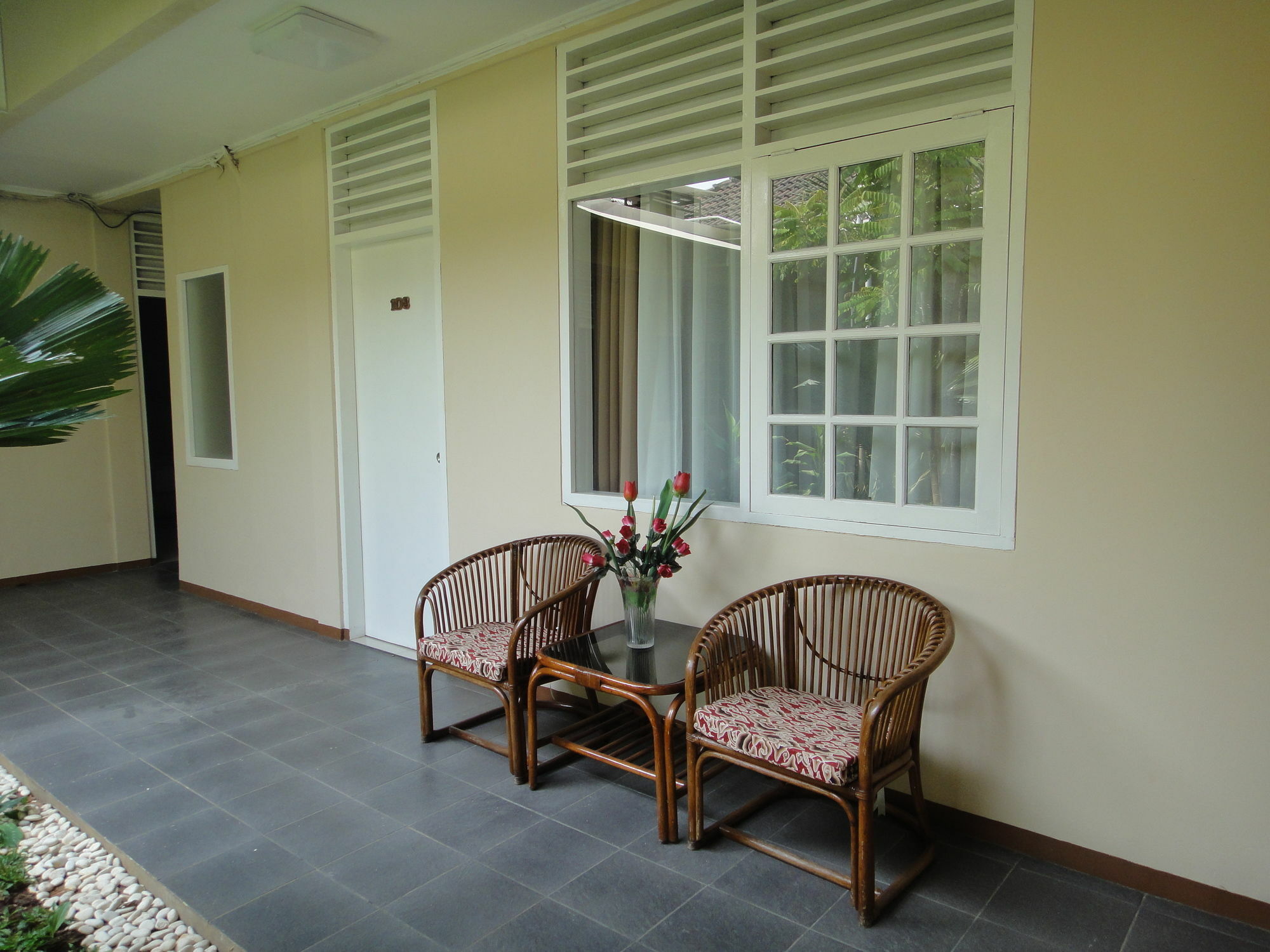 Gondia Guesthouse Джакарта Екстериор снимка
