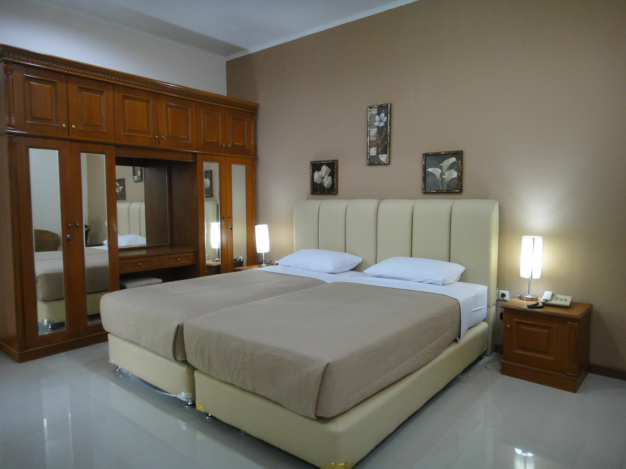 Gondia Guesthouse Джакарта Екстериор снимка